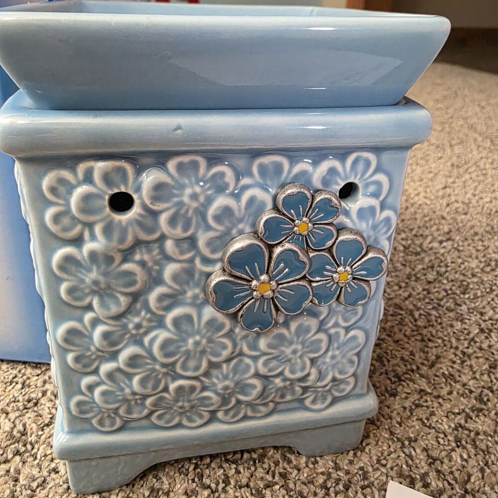 Scentsy Forget Me Not Wax Warmer Original Box Alzheimer Awareness Blue Floral